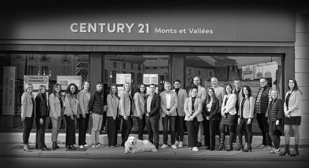 l'équipe de l'agence Monts et Vallées
