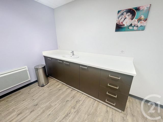 commerce à louer - 28.0 m2 - REMIREMONT - 88 - LORRAINE - Century 21 Monts Et Vallées