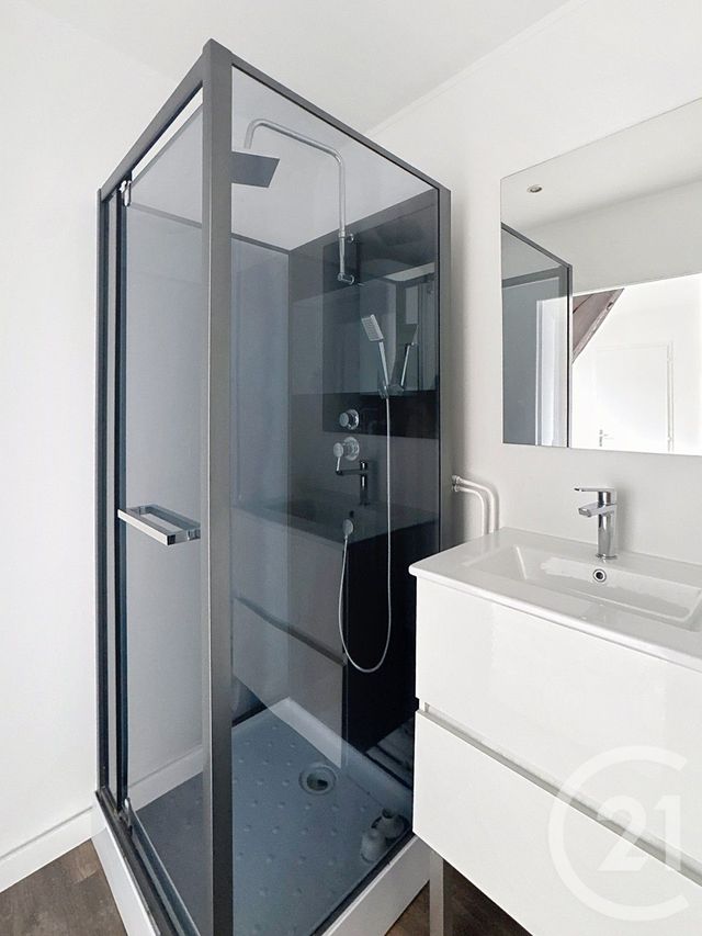 Appartement F1 à louer - 2 pièces - 27.99 m2 - REMIREMONT - 88 - LORRAINE - Century 21 Monts Et Vallées