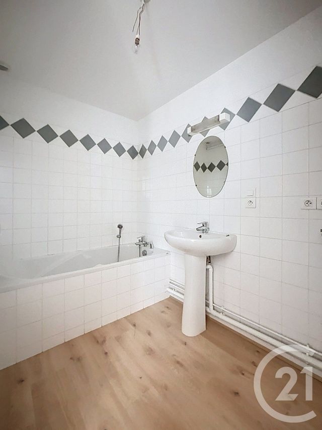 Appartement F2 à louer - 2 pièces - 69.22 m2 - REMIREMONT - 88 - LORRAINE - Century 21 Monts Et Vallées