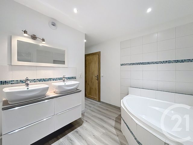 Appartement F4 à louer - 4 pièces - 110.24 m2 - ARCHES - 88 - LORRAINE - Century 21 Monts Et Vallées