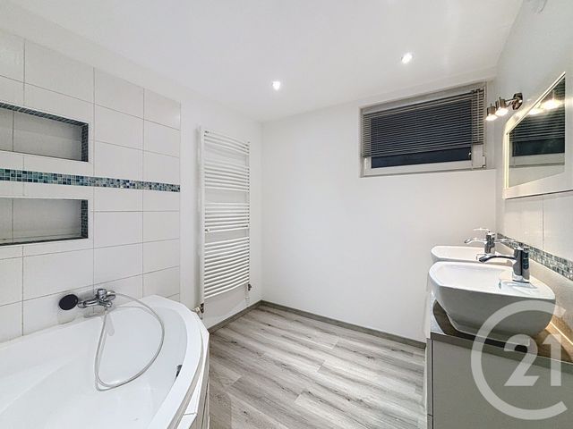 Appartement F4 à louer - 4 pièces - 110.24 m2 - ARCHES - 88 - LORRAINE - Century 21 Monts Et Vallées