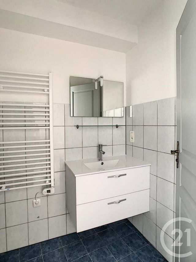Appartement Studio à louer - 1 pièce - 25.44 m2 - REMIREMONT - 88 - LORRAINE - Century 21 Monts Et Vallées