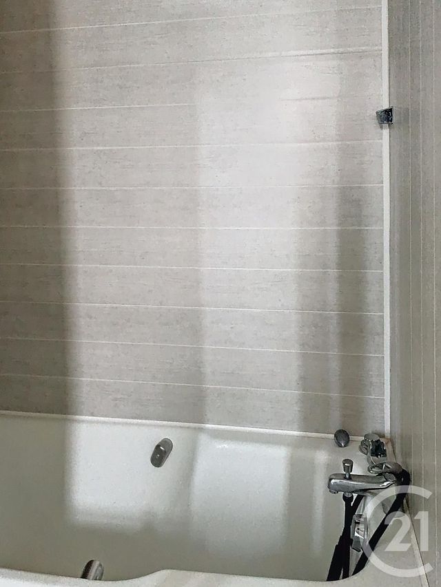 Appartement F1 à louer - 1 pièce - 22.24 m2 - GOLBEY - 88 - LORRAINE - Century 21 Monts Et Vallées