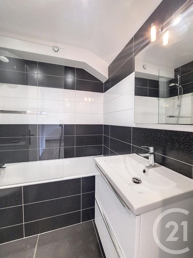 Appartement F1 à louer - 1 pièce - 23.75 m2 - REMIREMONT - 88 - LORRAINE - Century 21 Monts Et Vallées